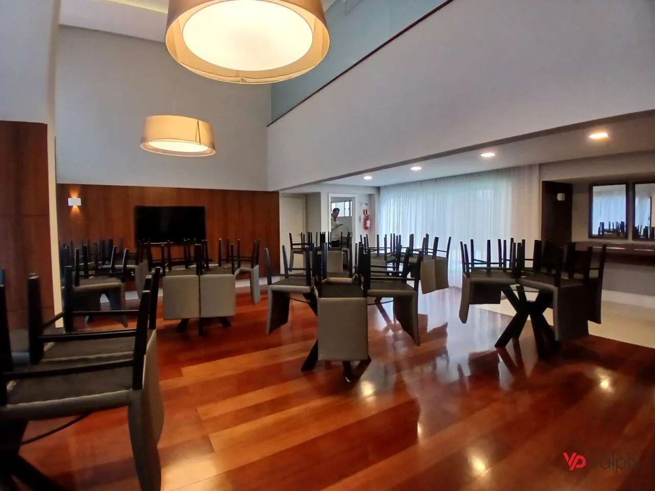 4-bedroom apartment with a walk-in closet in Curitiba — photo 56