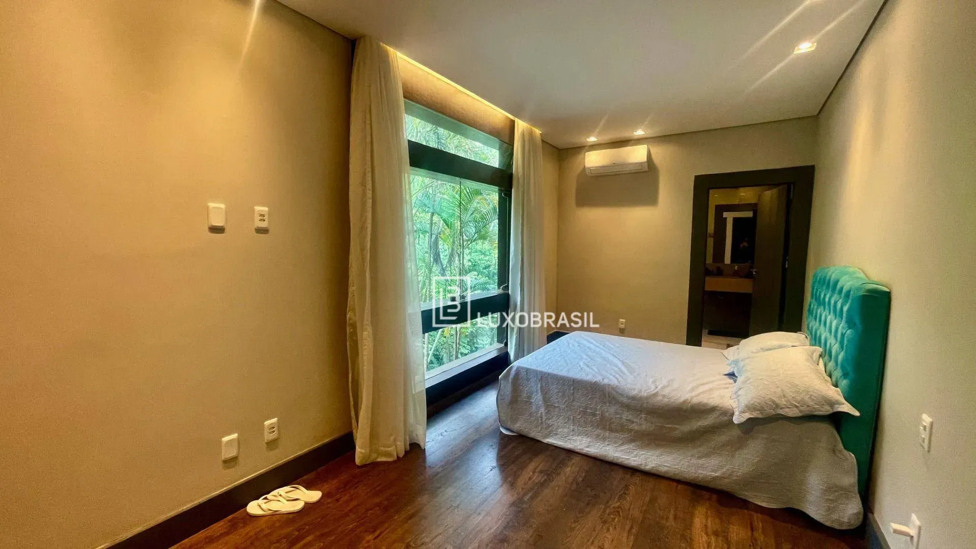 Furnished house with 9 en-suite bedrooms and 12 baths — photo 18