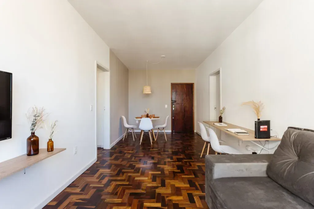 Furnished 1-bedroom apartment on the 13th floor