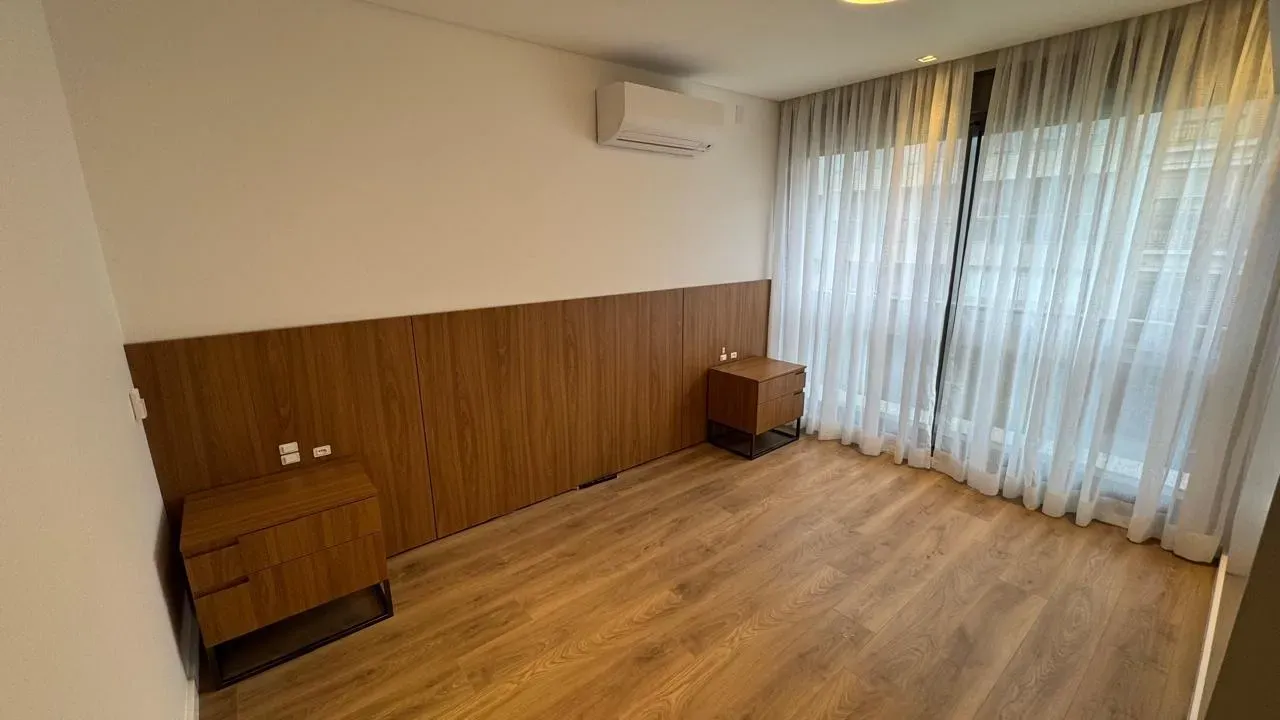 Walk-in closet in a 3-bedroom apartment, 136 m² — photo 7