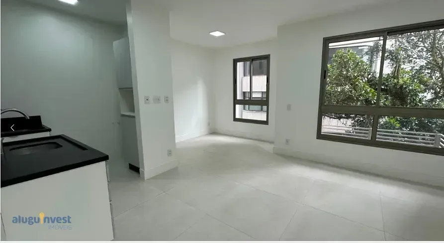 Unfurnished studio with open-plan gas kitchen and parking — photo 3
