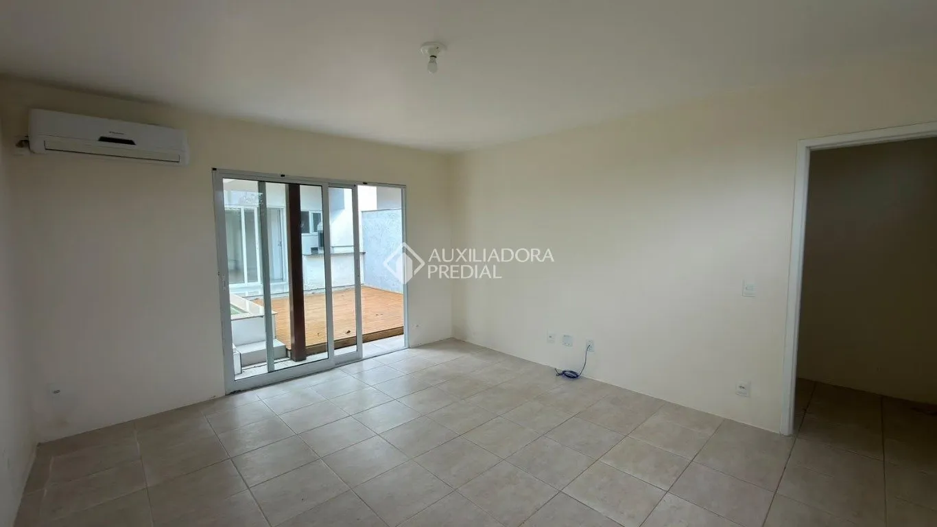 Balcony with a grill in a 4-bedroom house, 120 m² — photo 22