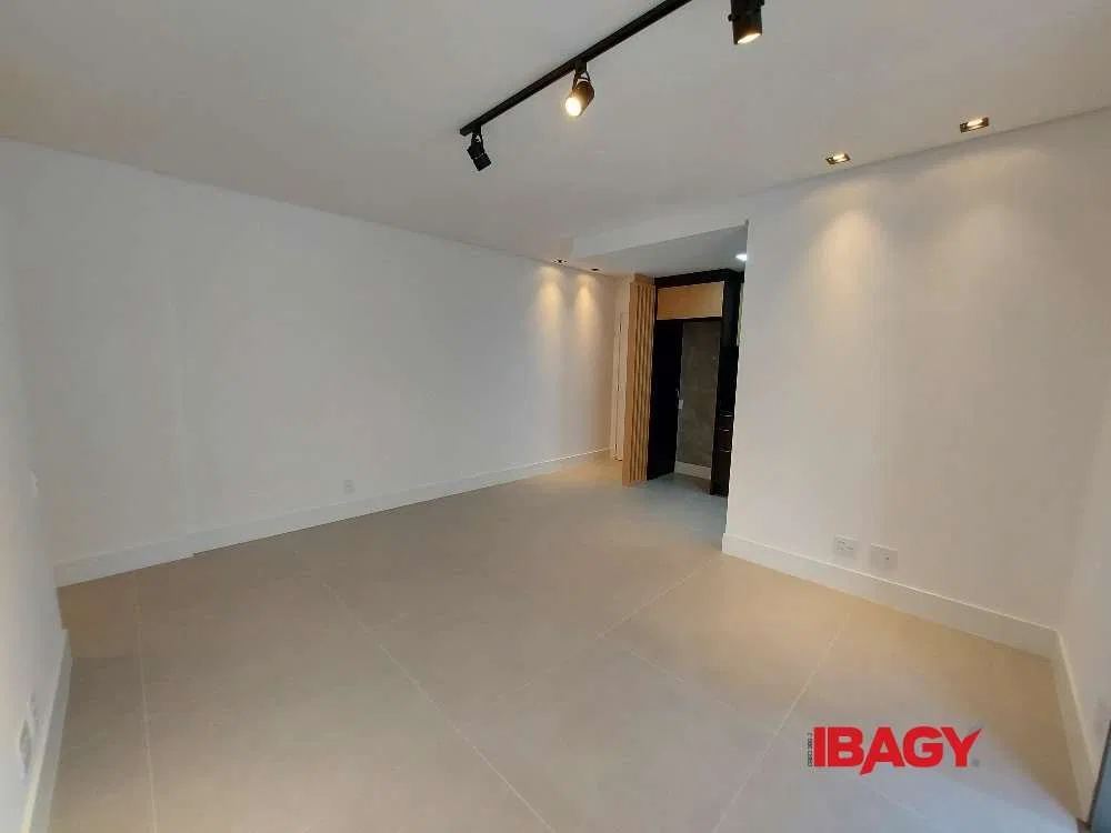 Apartamento de 120 m² con 2 dormitorios en suite y 1 plaza — photo 3