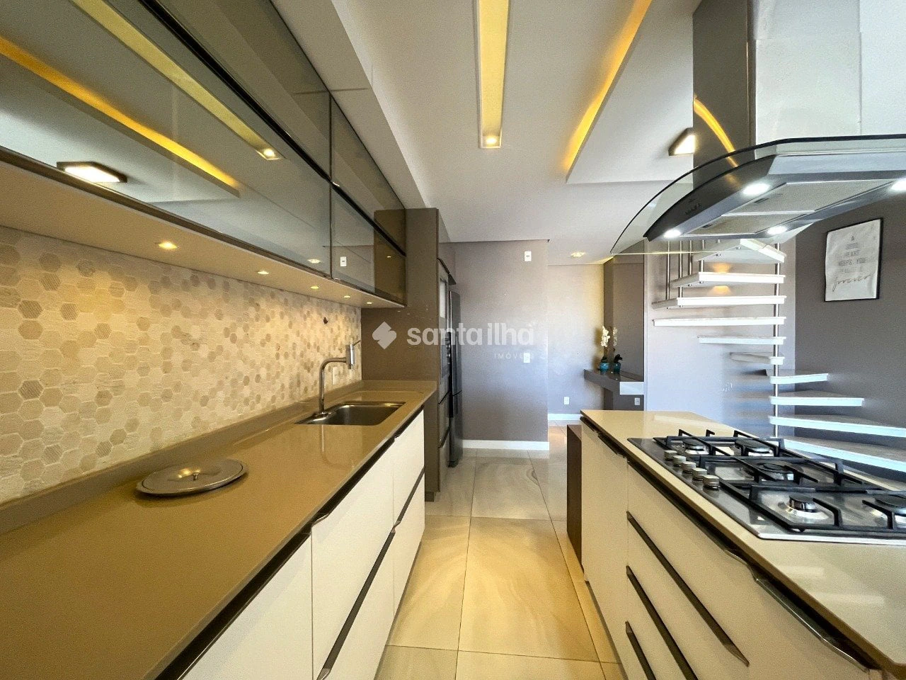 Квартира 114 м² с видом на горы и панорамными окнами — photo 12