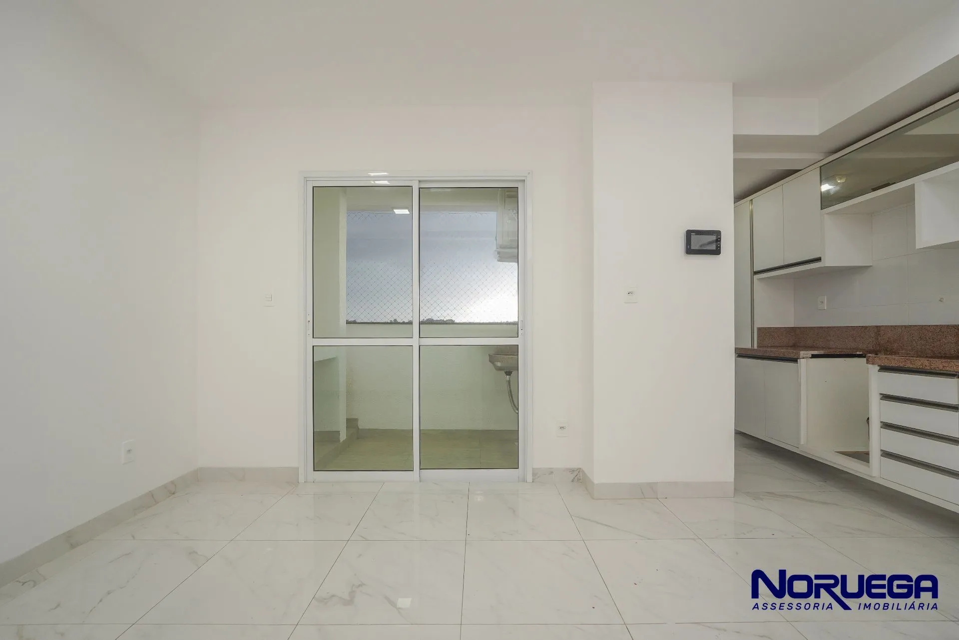 3-bedroom apartment, 1 with its own bathroom, 108 m² — photo 21