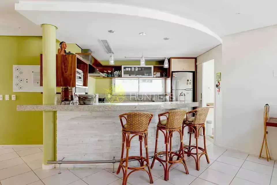 Casa amueblada con 3 dormitorios y 2 suites, 400 m² — photo 37