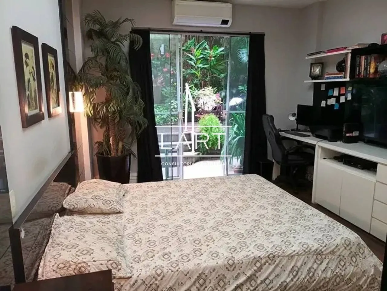 Furnished apartment, 250 m², with floor-to-ceiling windows — photo 9