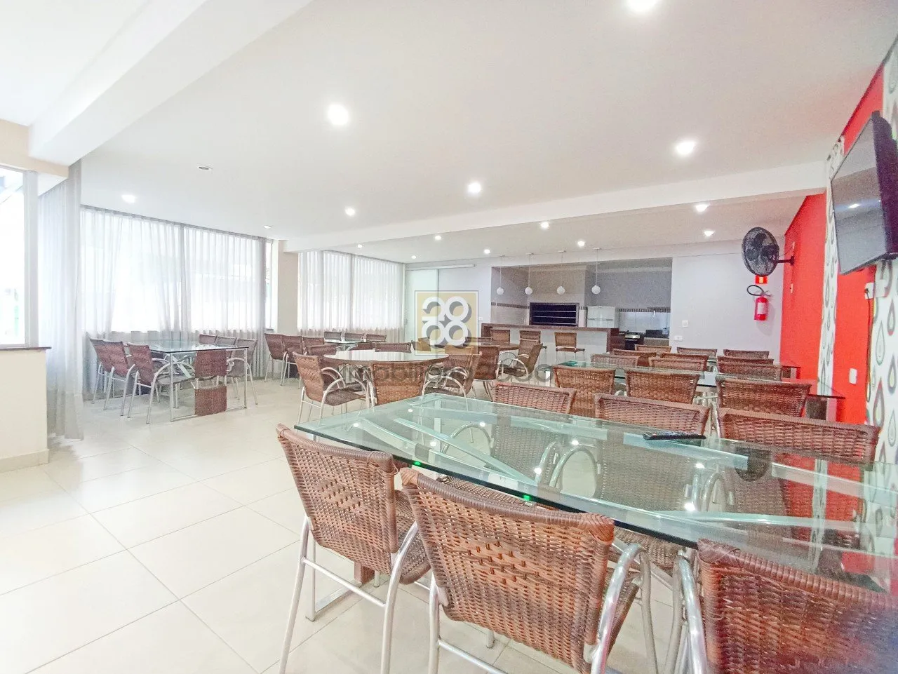 Деревянный пол или ламинат и 3 спальни: квартира 131 м² — photo 19