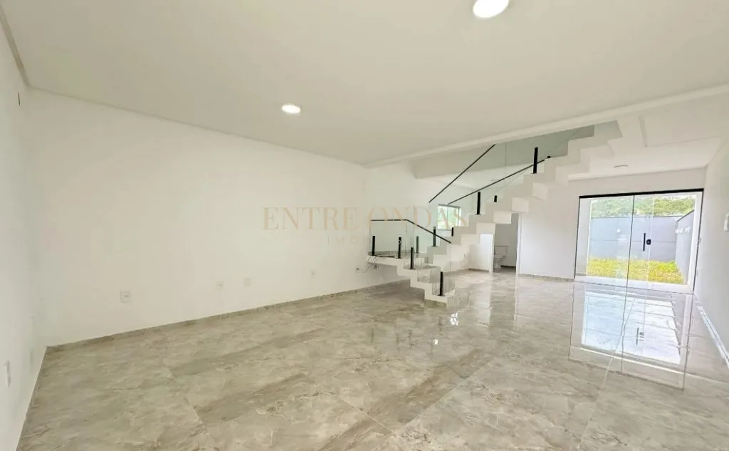 3-bedroom house with a mountain view in Florianópolis — photo 4