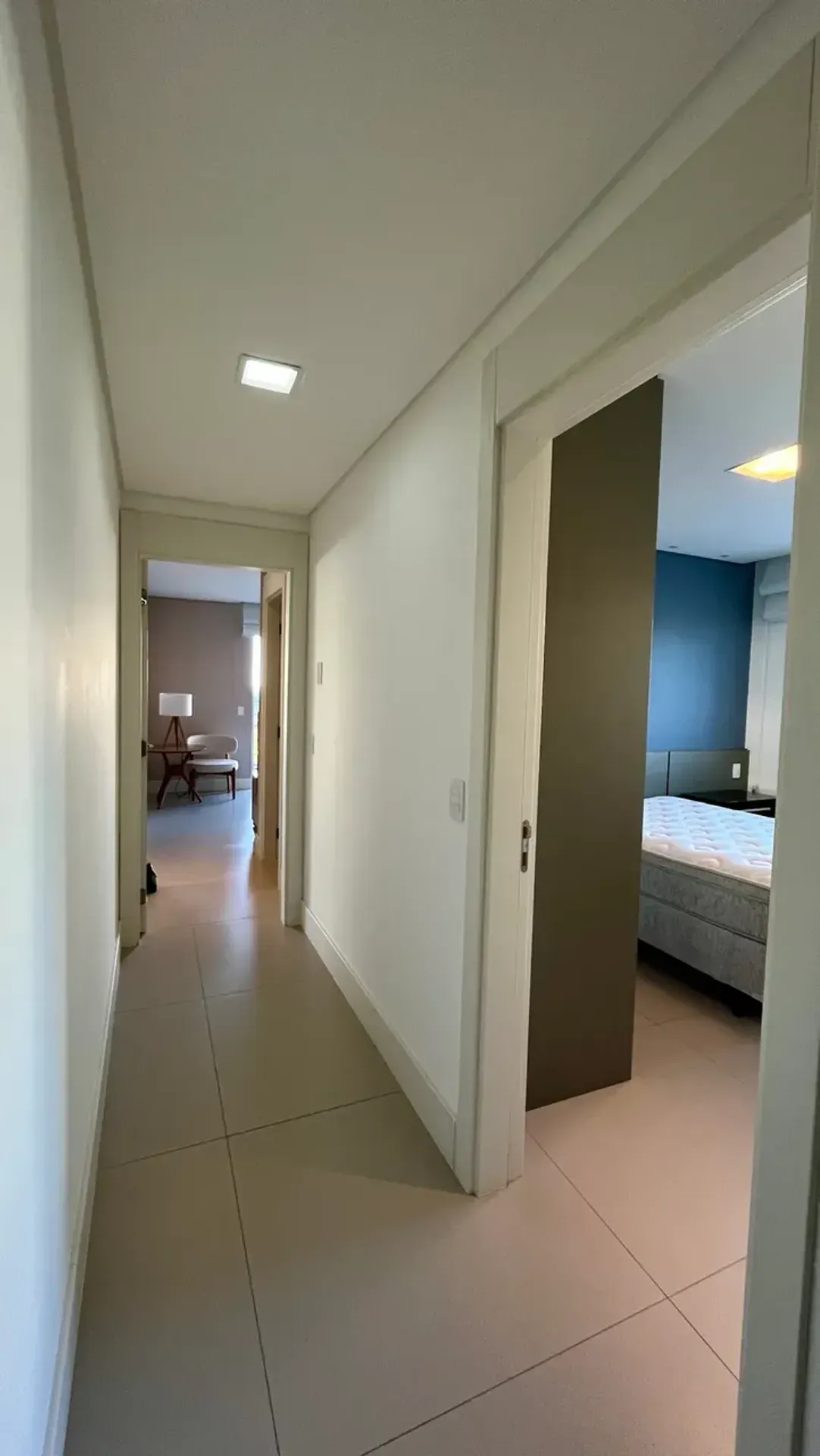 Furnished apartment with 3 en-suite suites — photo 28