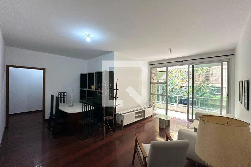 Glass-enclosed balcony in a 4-bedroom apartment, 113 m² — photo 5