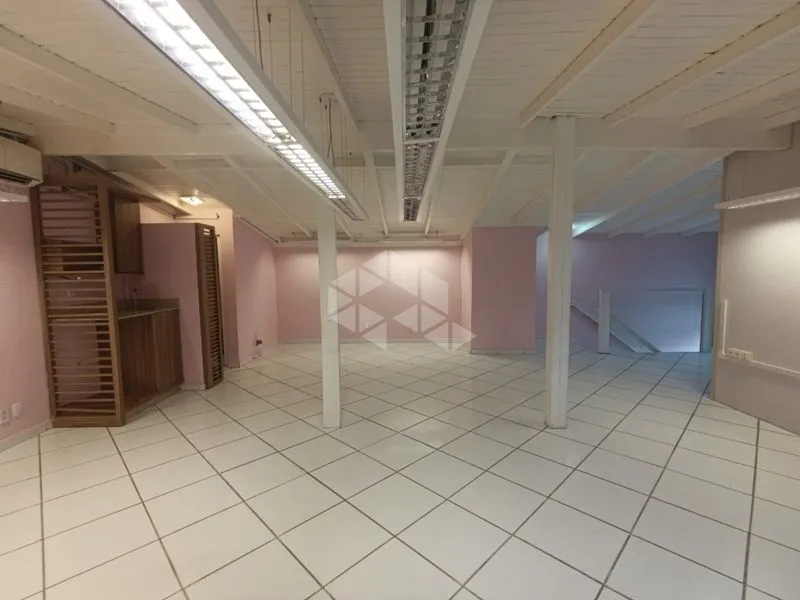 80 m² studio with balcony and air conditioning — photo 11