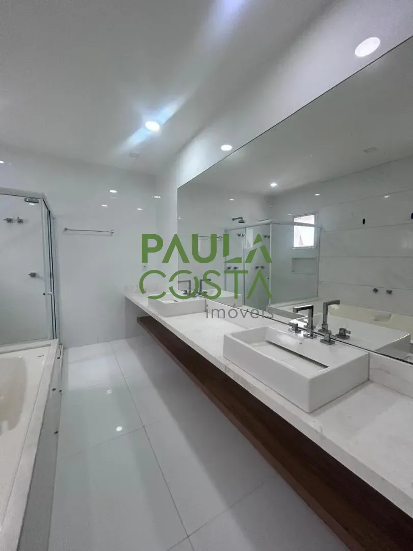 Панорамні вікна та 4 спальні: будинок 480 м² — photo 16