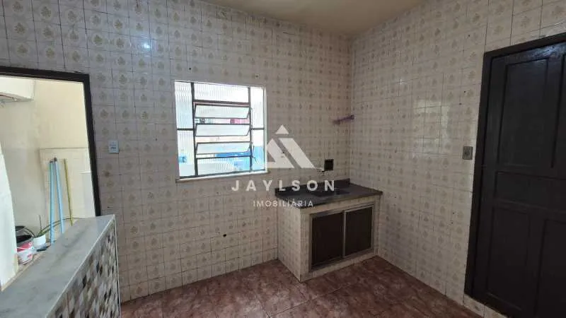 Unfurnished 1-bedroom apartment with a closed kitchen — photo 26