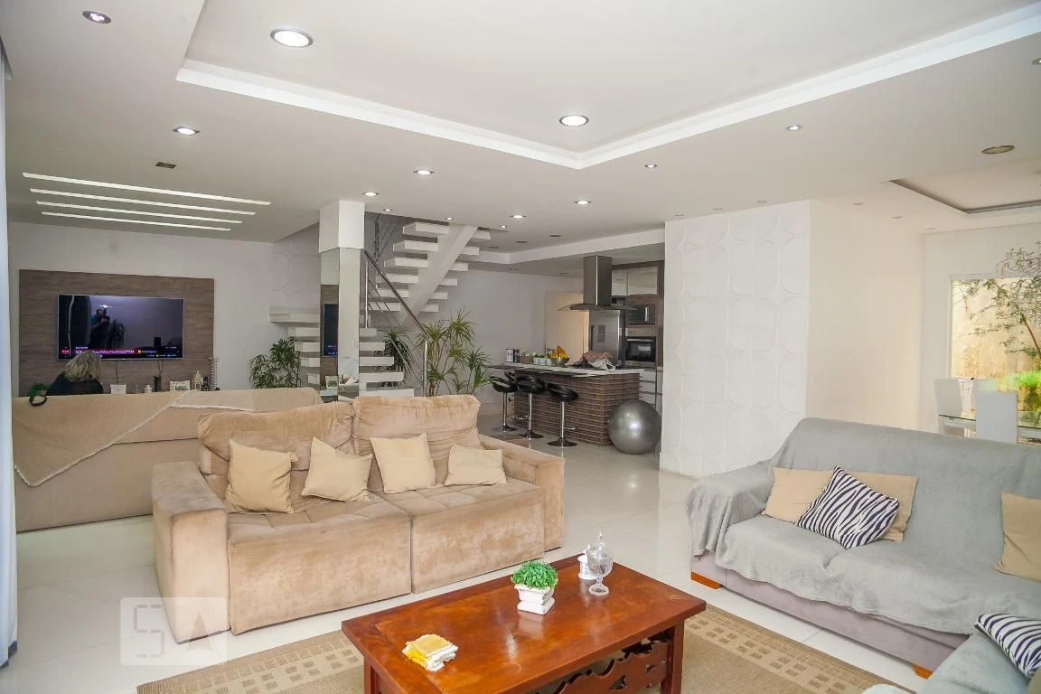 Власний басейн та 4 спальні: будинок 330 м² — photo 28