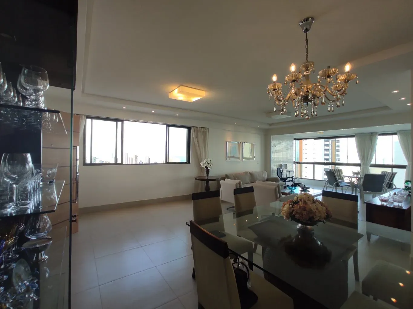 Apartamento com 3 suítes, 4 banheiros e 4 vagas, 19º andar