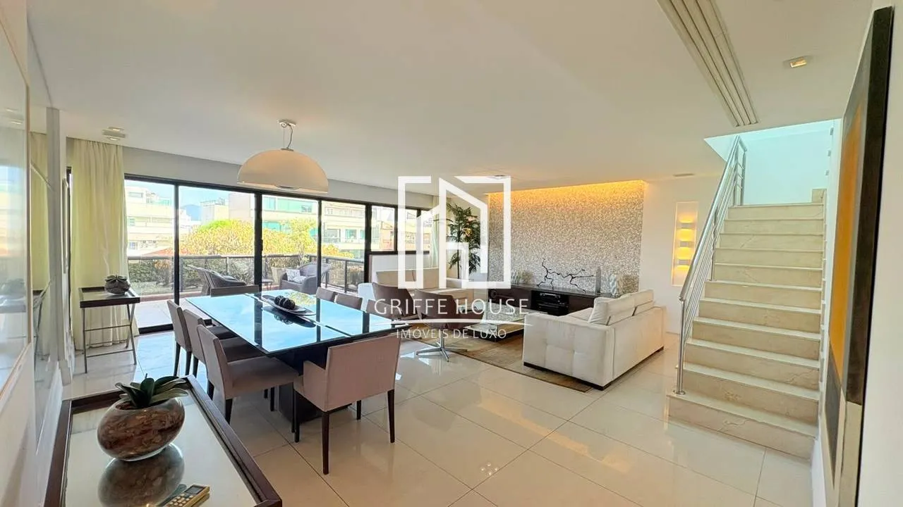Furnished duplex penthouse with 390 m² and 4 bedrooms