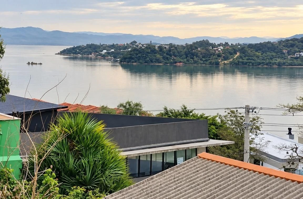 House, 207 m², with a water view — photo 15