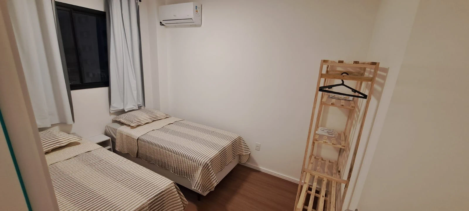 2-bedroom apartment with wood or laminate floors — photo 3