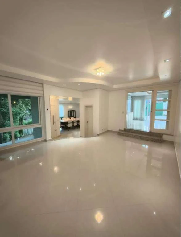 5-bedroom house with 5 bathrooms, 400 m² and 2 parking
