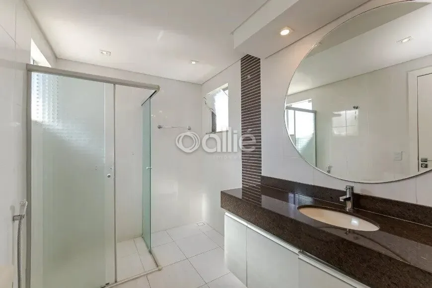 House with 4 en-suite rooms and 4 parking spots — photo 32