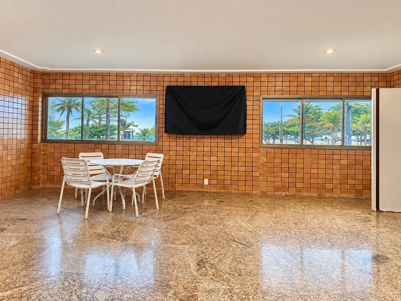Furnished apartment, 268 m², with a water view — photo 25