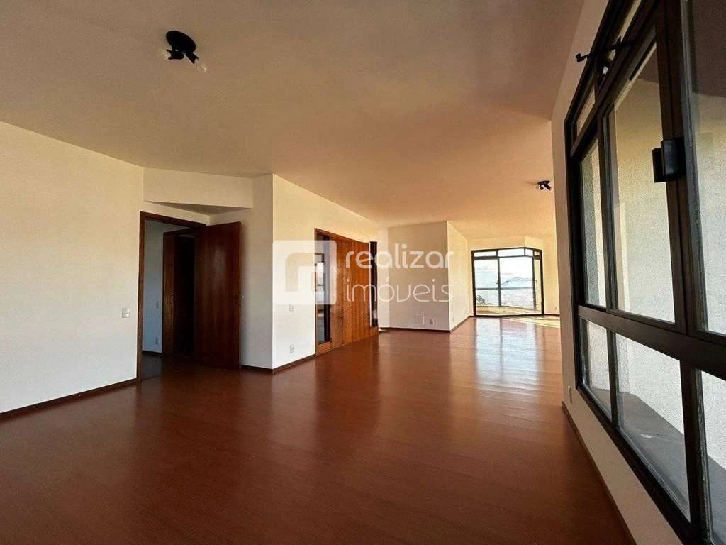 4-bedroom apartment with floor-to-ceiling windows — photo 3