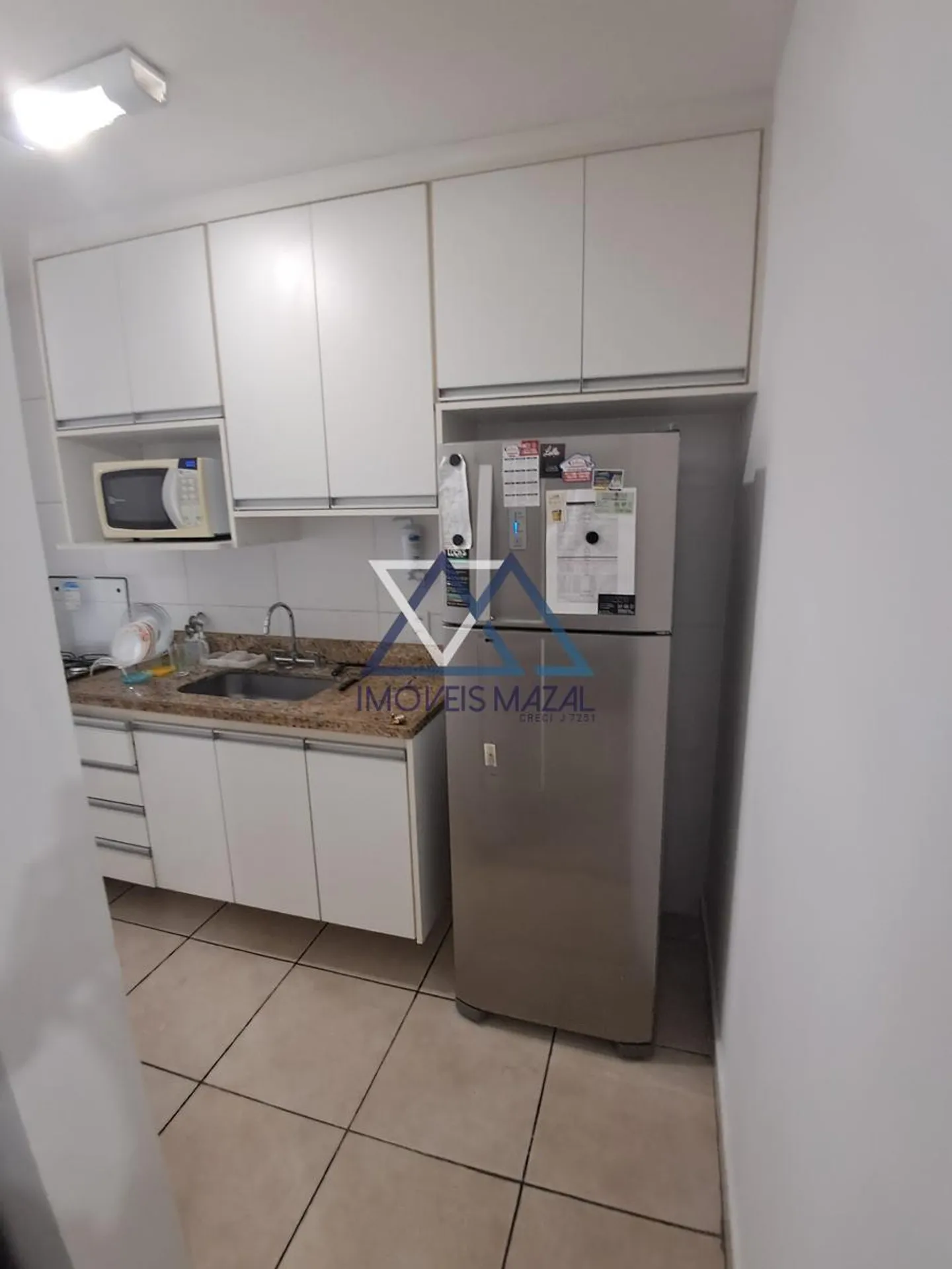 Квартира 70 м² с застеклённым балконом и камином