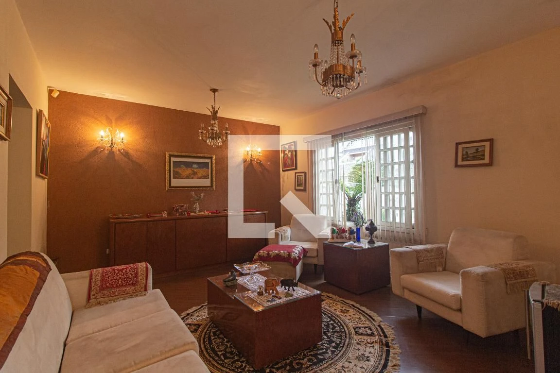 3-bedroom house with a walk-in closet in Curitiba — photo 24