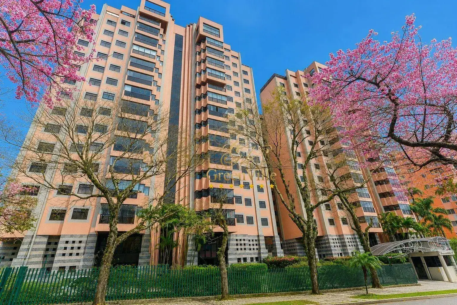 264 m² apartment with 4 bedrooms and 2 suites — photo 3
