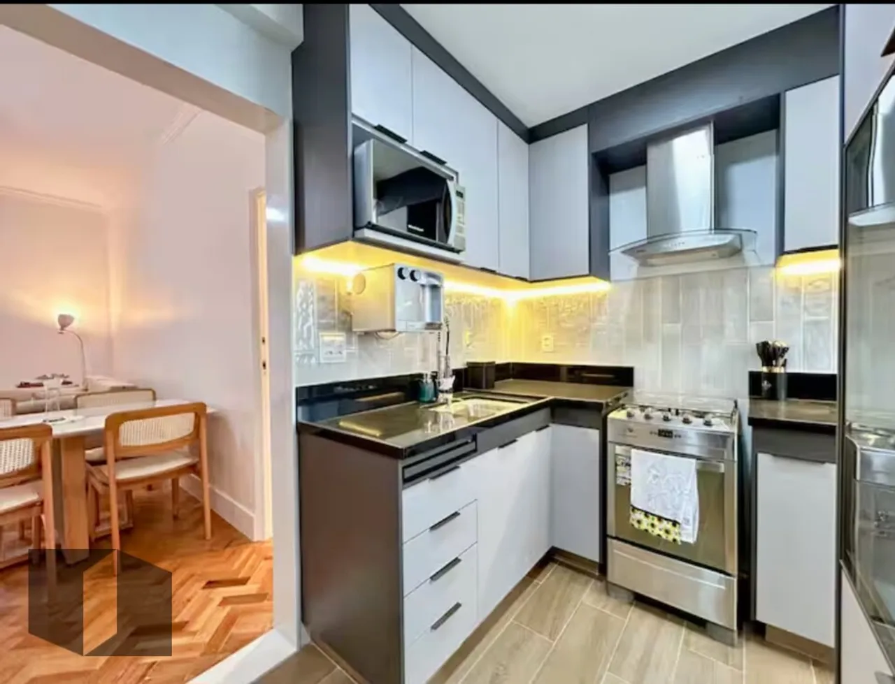 Furnished 2-bedroom apartment with gas stove kitchen — photo 2