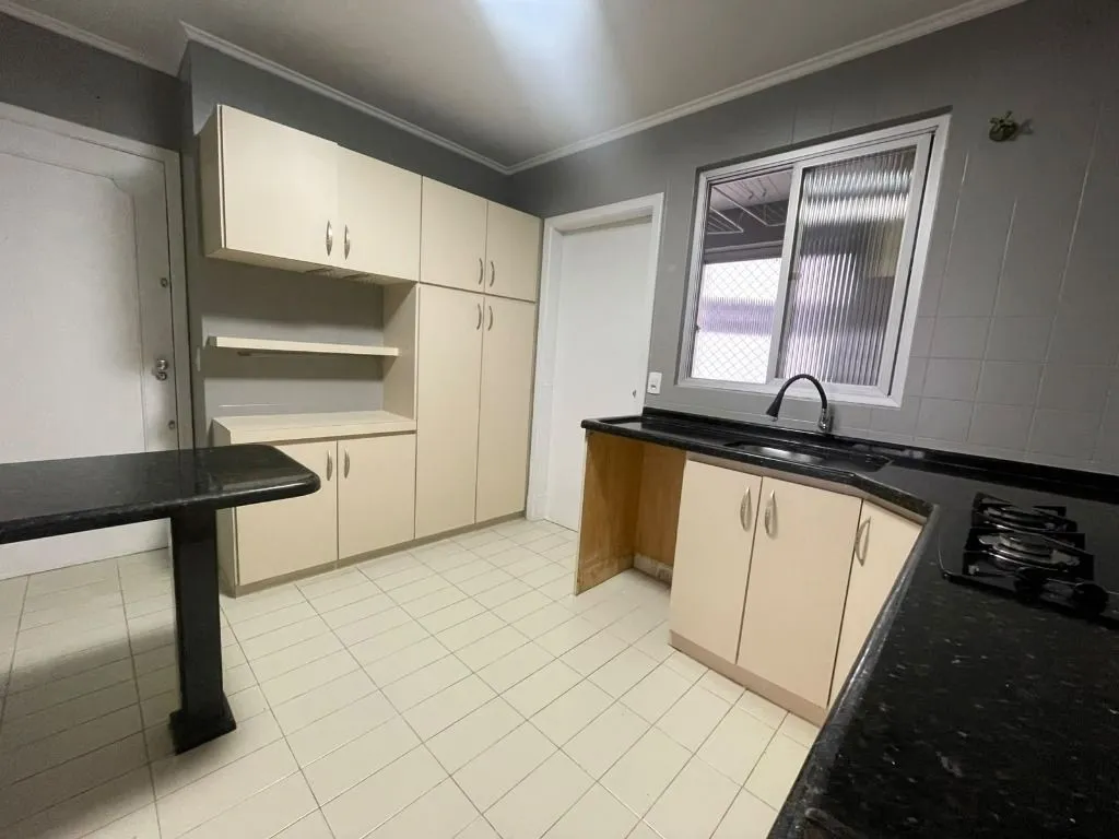 3-bedroom apartment, 1 with its own bathroom, 90 m² — photo 8