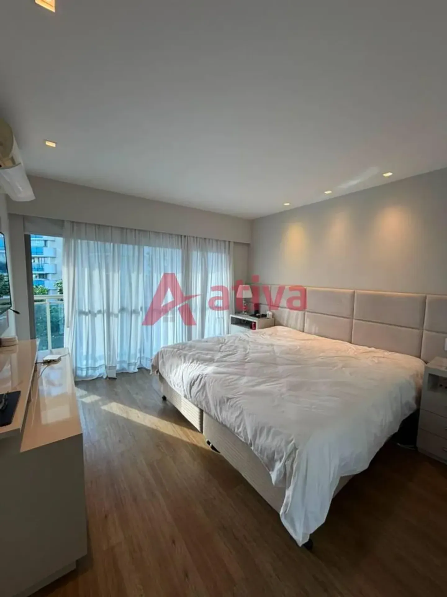 Furnished apartment with 4 bedrooms and an open-plan kitchen — photo 19