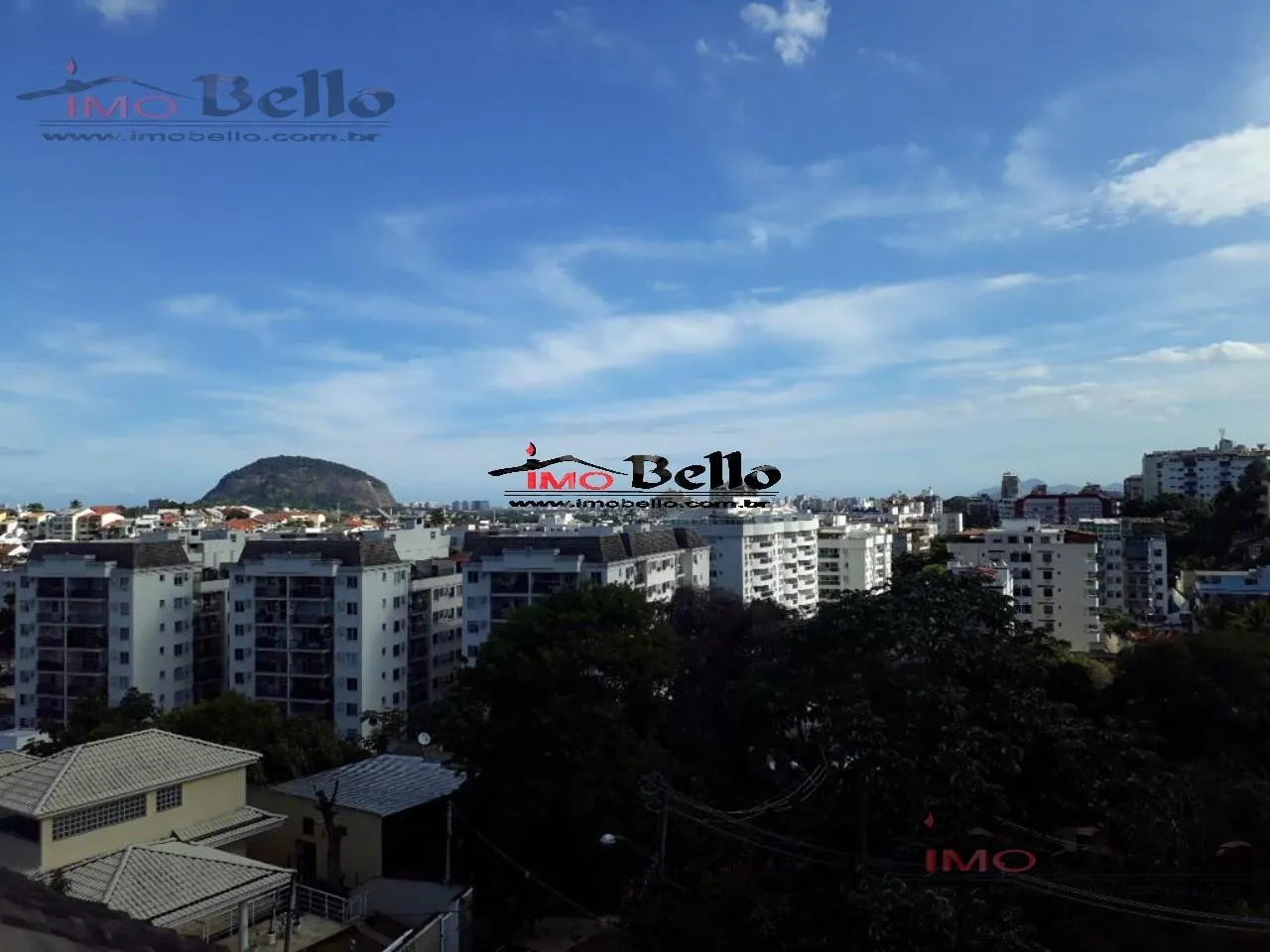 Casa com 3 suítes e 400 m², piso de madeira na sala — photo 7