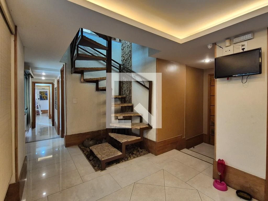 Furnished apartment with 5 en-suite bedrooms and terrace — photo 38