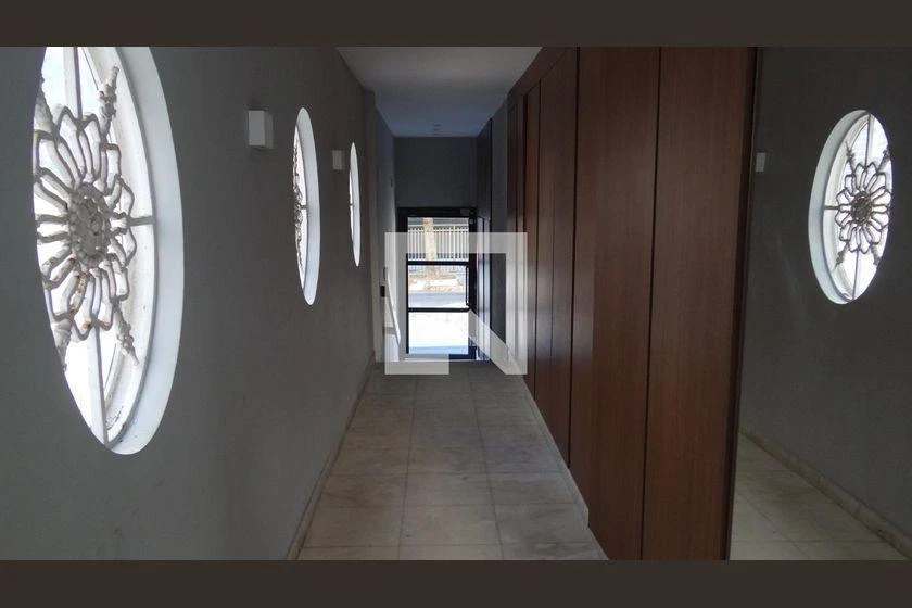 Furnished 2-bedroom apartment with balcony — photo 40