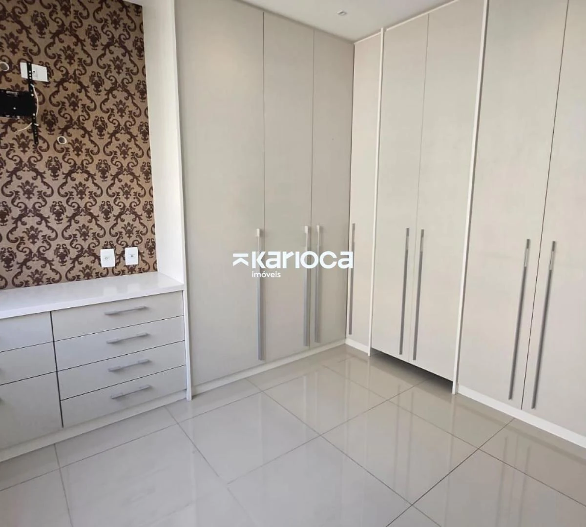 Floor-to-ceiling windows in a 3-bedroom apartment, 90 m² — photo 27