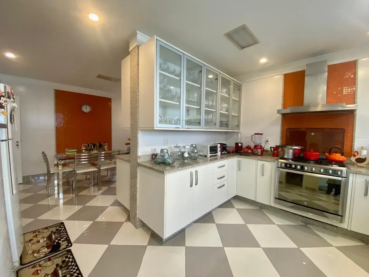 Furnished house with 4 bedrooms and 4 bathrooms — photo 2
