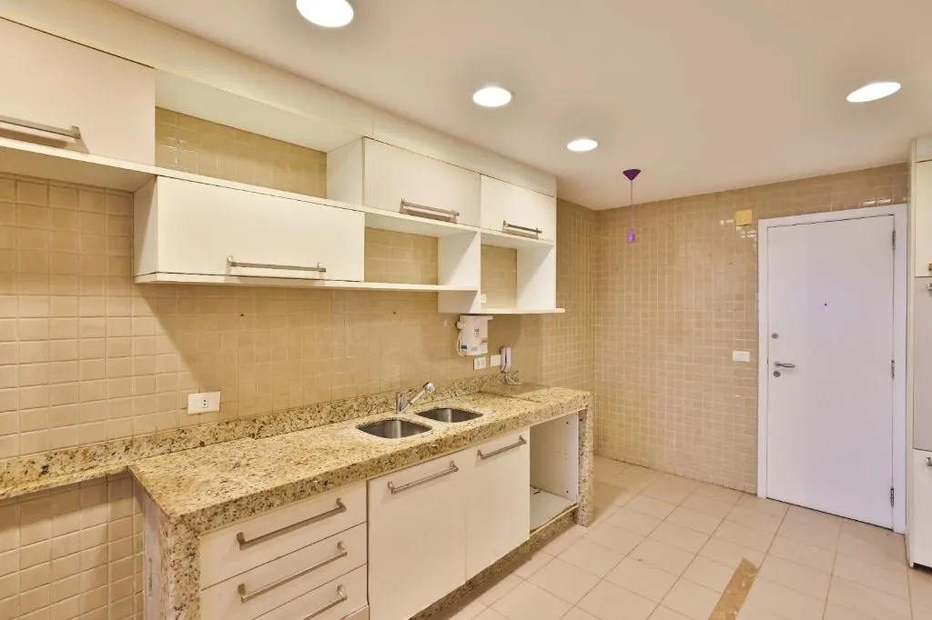 3-bedroom apartment with 2 baths and 125 m² floor area — photo 26