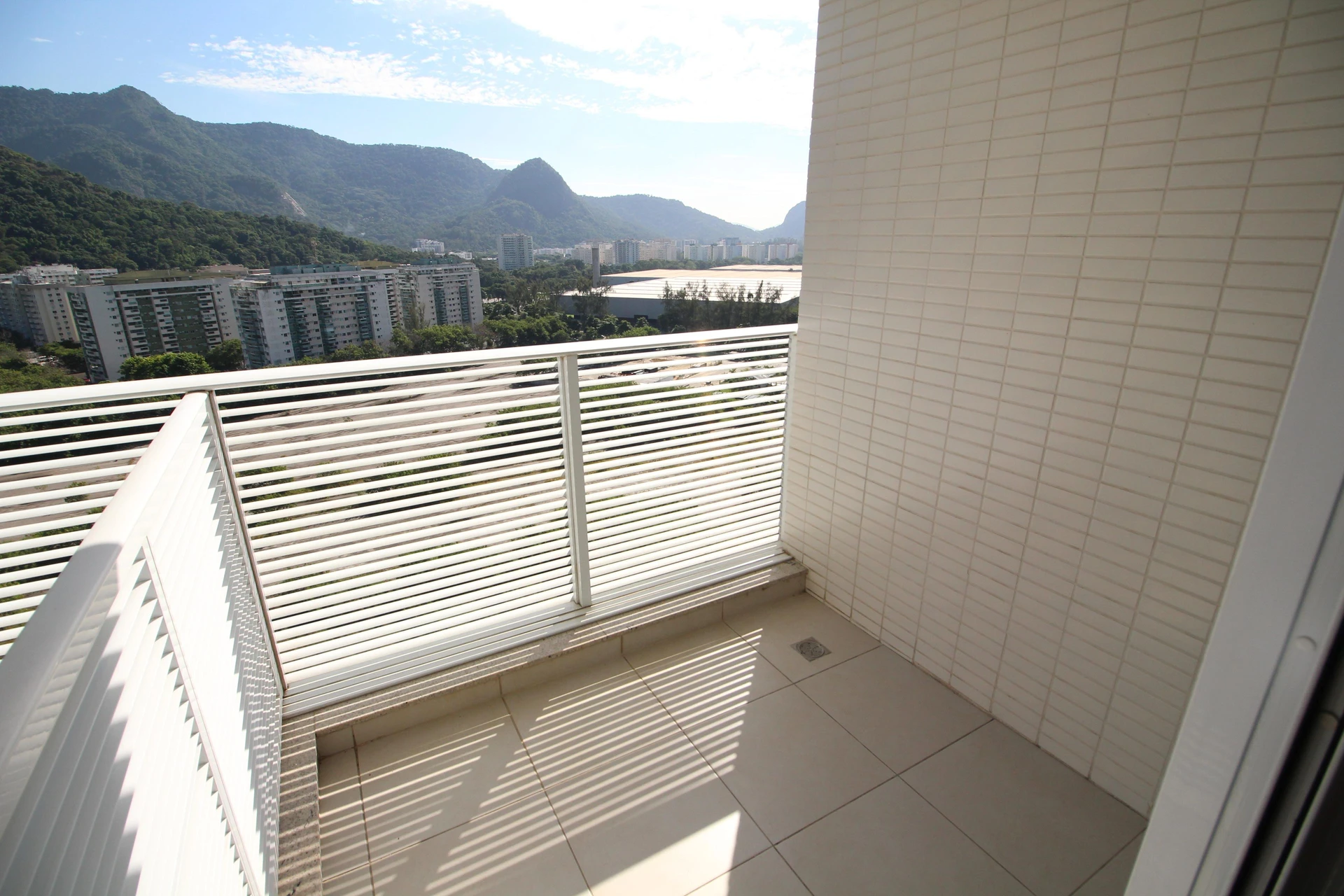 Apartamento de 2 quartos com janelas do piso ao teto — photo 30