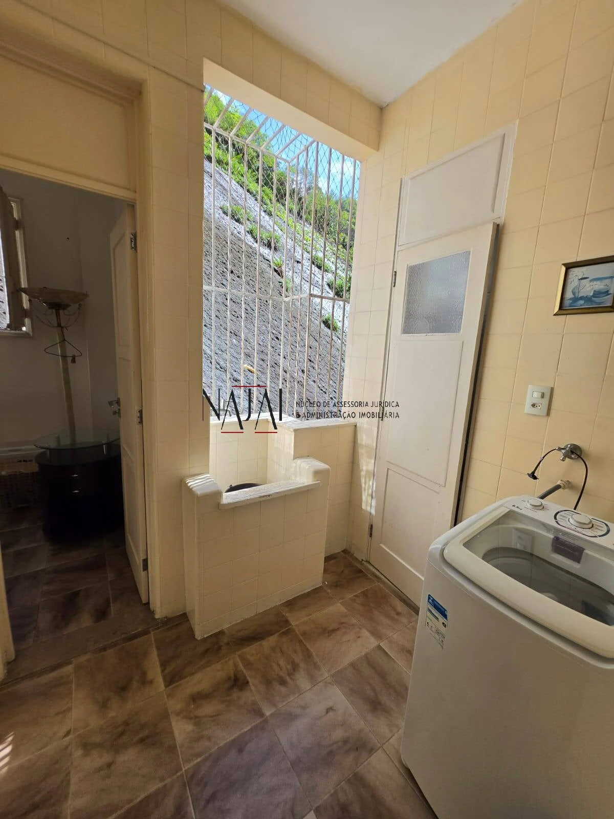 Furnished 3-bedroom apartment with 130 m² — photo 28