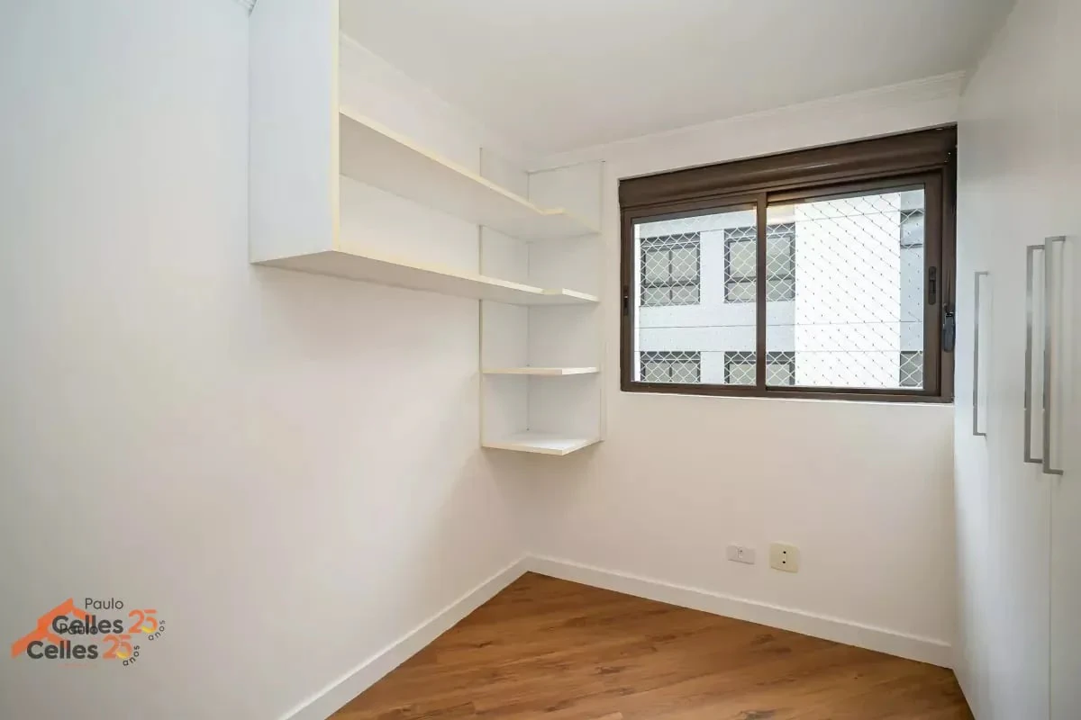 3-bedroom apartment with a grill on the balcony in Curitiba — photo 20
