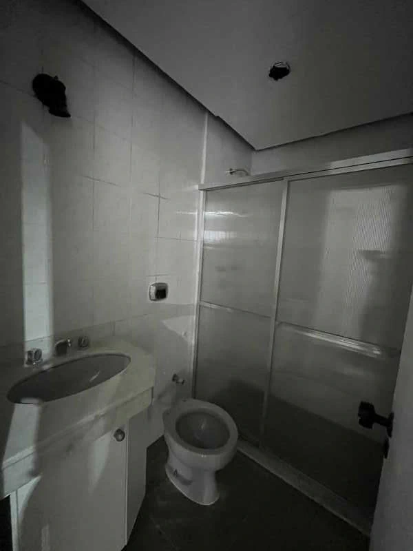 3-bedroom apartment in a building with a pool — photo 23