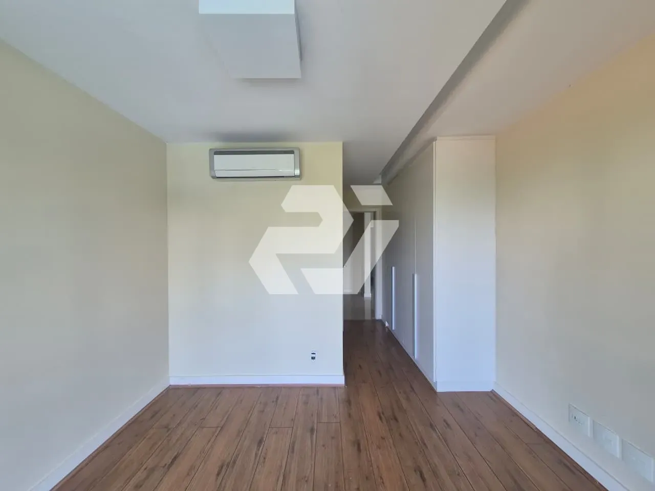 Apartment with 4 en-suite bedrooms and private garden — photo 7