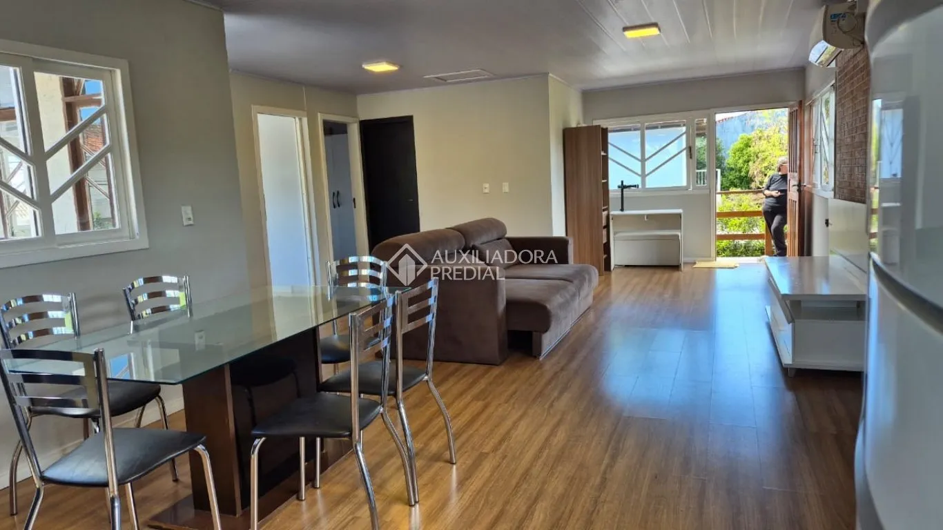 Furnished house, 100 m², with wood or laminate floors — photo 15