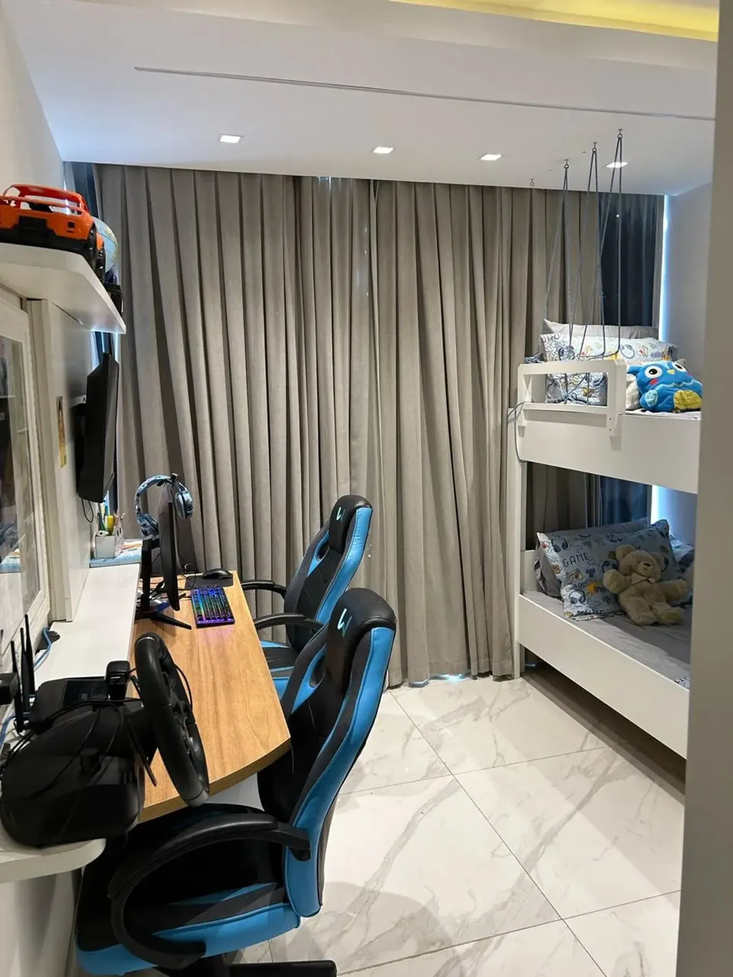 Furnished 250 m² apartment with 3 en-suite bedrooms — photo 19