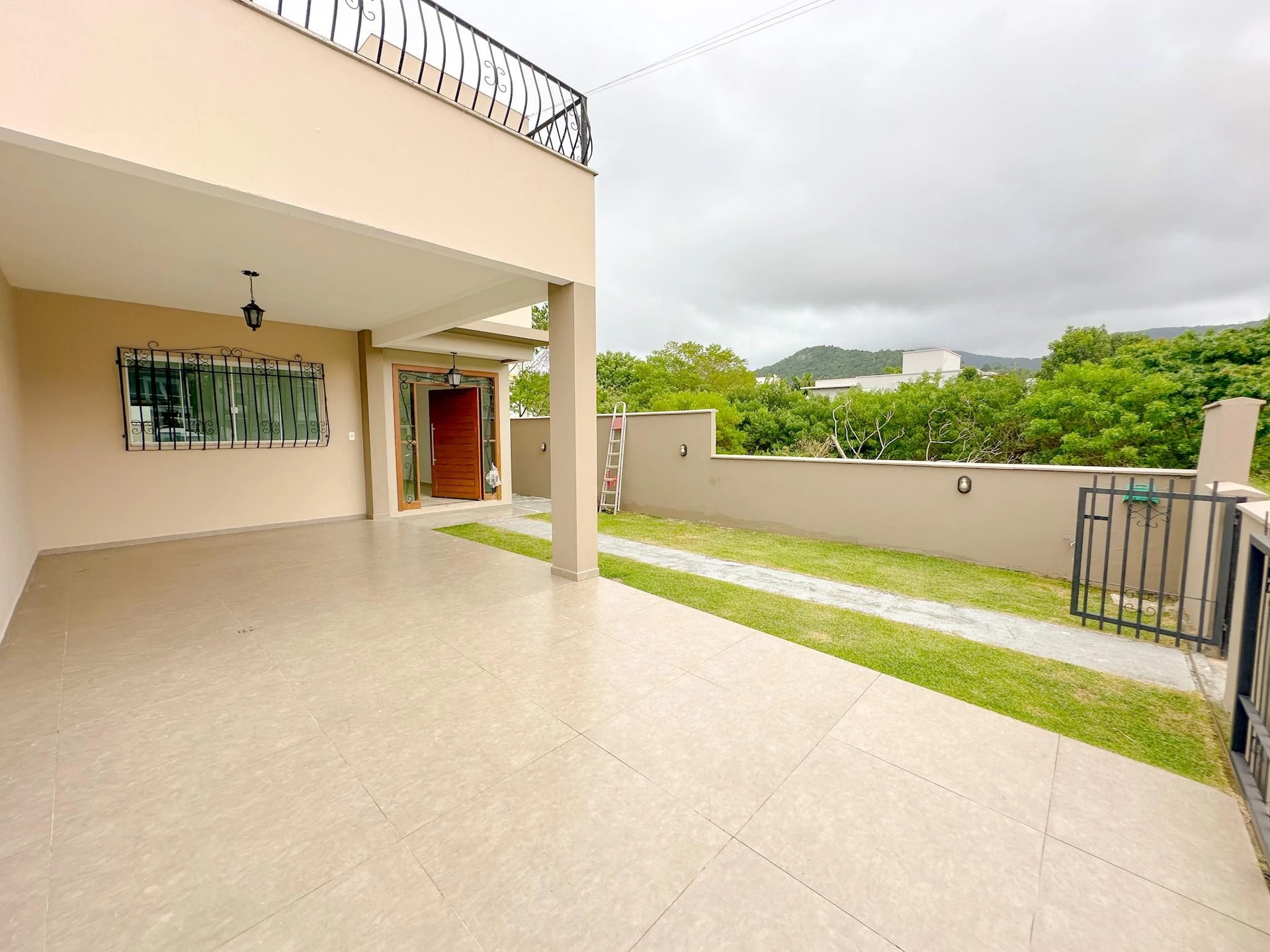 Garden in a 4-bedroom house, 194 m² — photo 5