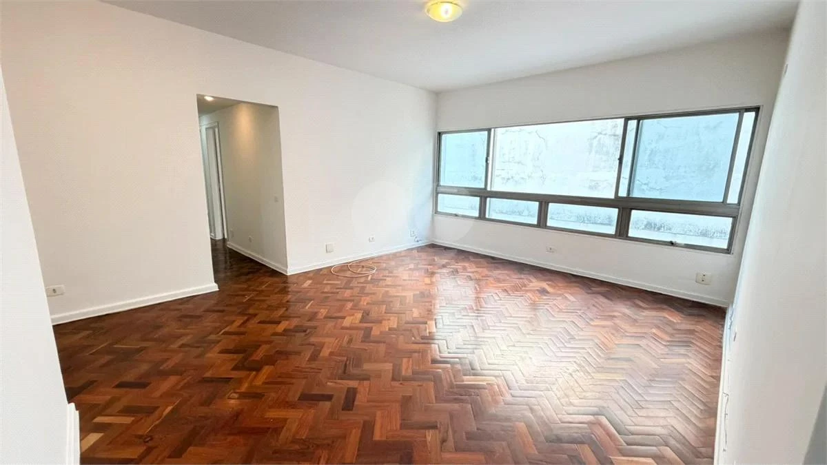 Wood or laminate floors in a 3-bedroom apartment, 91 m² — photo 20