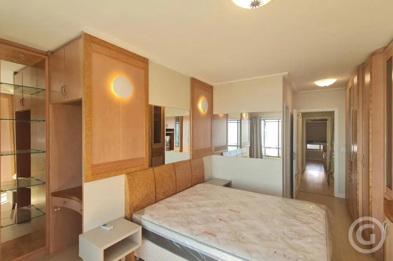 Apartamento de 2 quartos com janelas do piso ao teto, Centro — photo 15