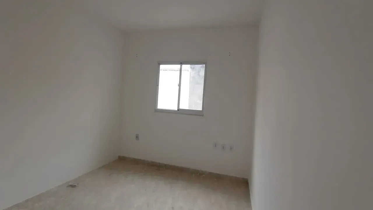 4-bedroom house with 2 bathrooms and 2 parking spots — photo 3